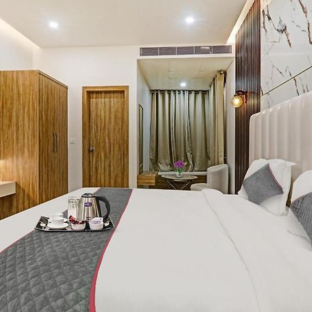 Super Townhouse Hotel Impact Chinhat المظهر الخارجي الصورة