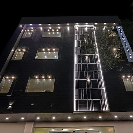 Super Townhouse Hotel Impact Chinhat المظهر الخارجي الصورة