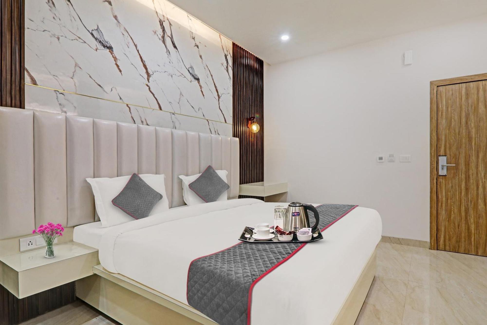 Super Townhouse Hotel Impact Chinhat المظهر الخارجي الصورة
