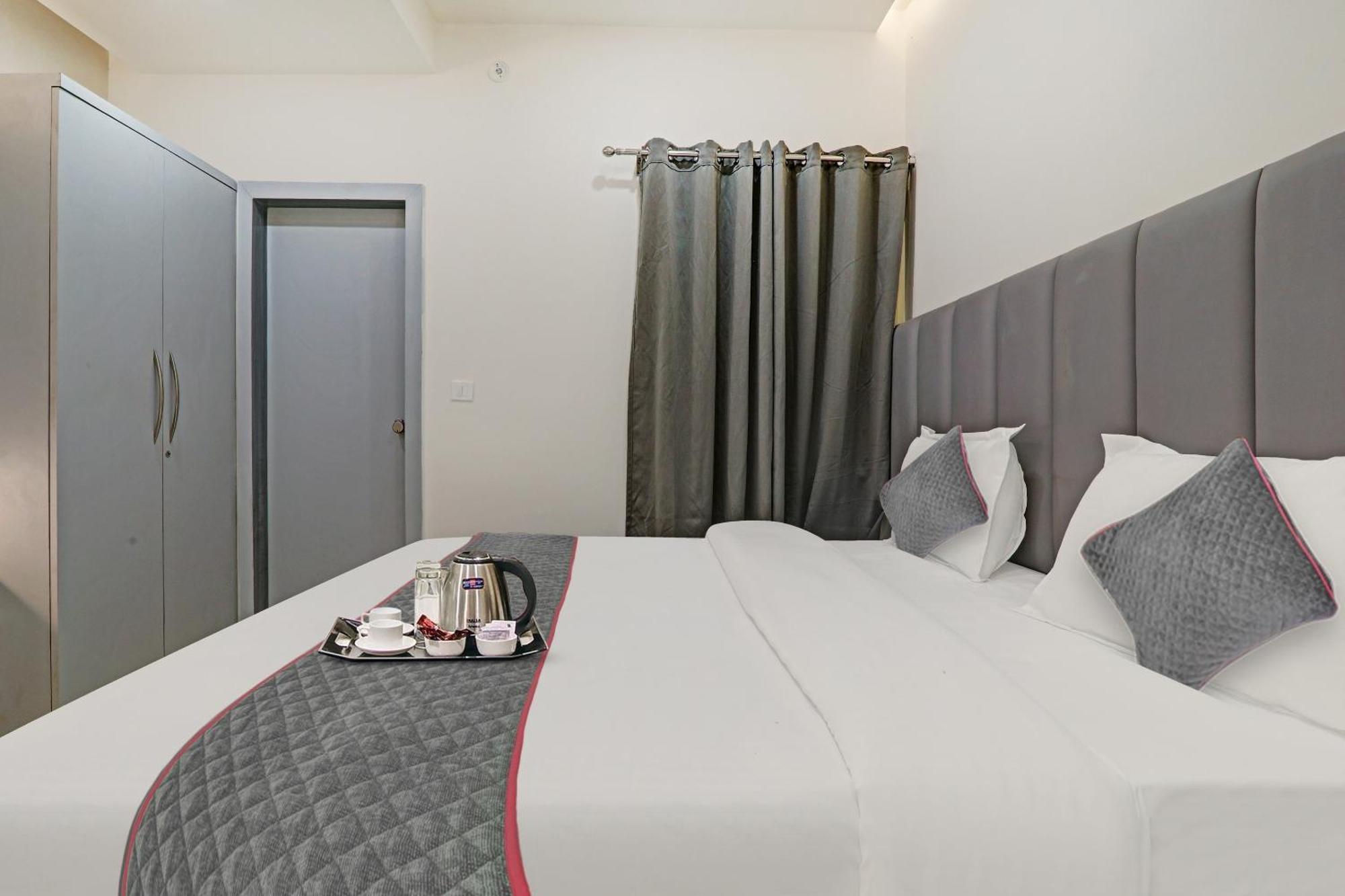Super Townhouse Hotel Impact Chinhat المظهر الخارجي الصورة