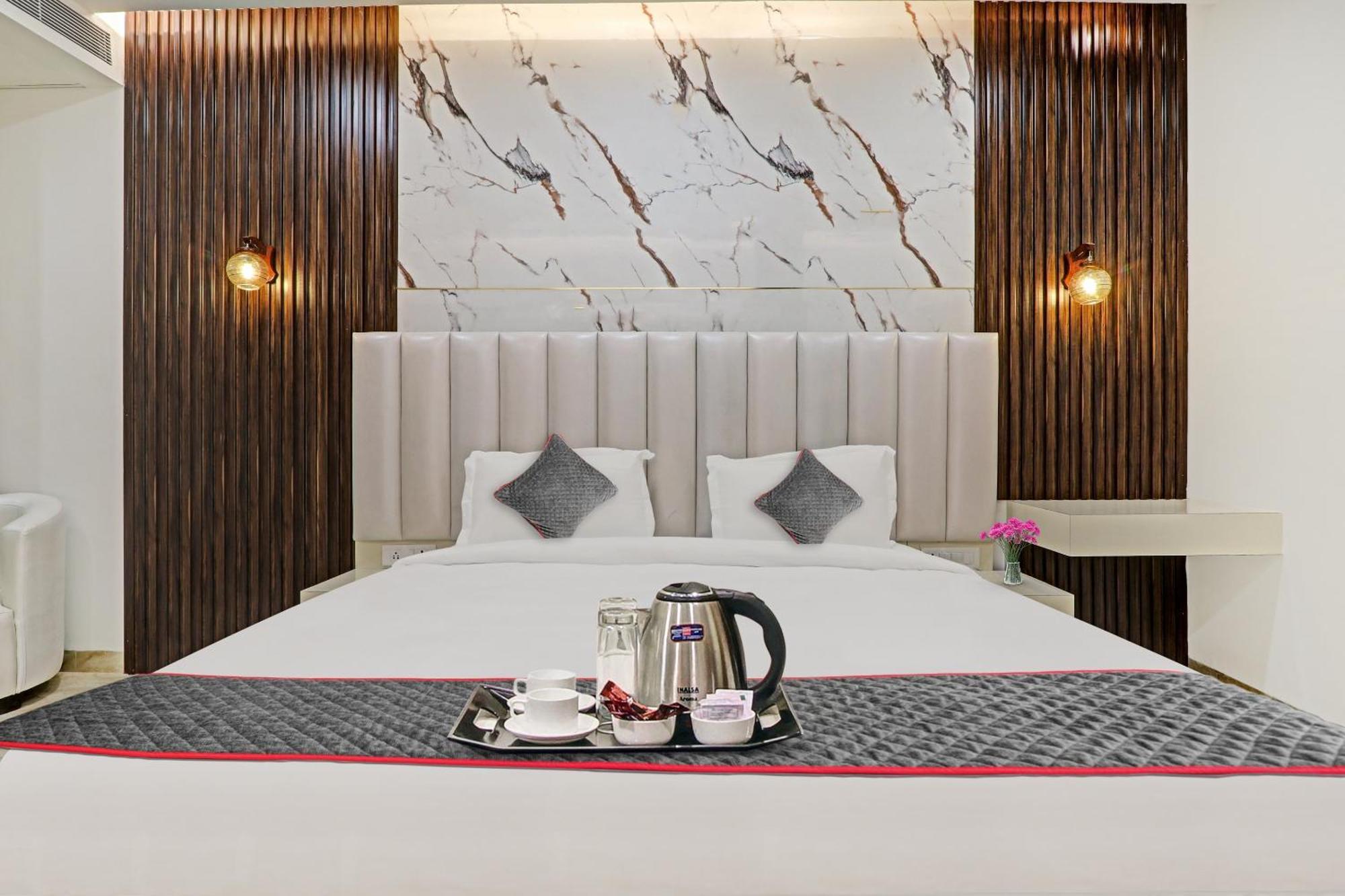 Super Townhouse Hotel Impact Chinhat المظهر الخارجي الصورة