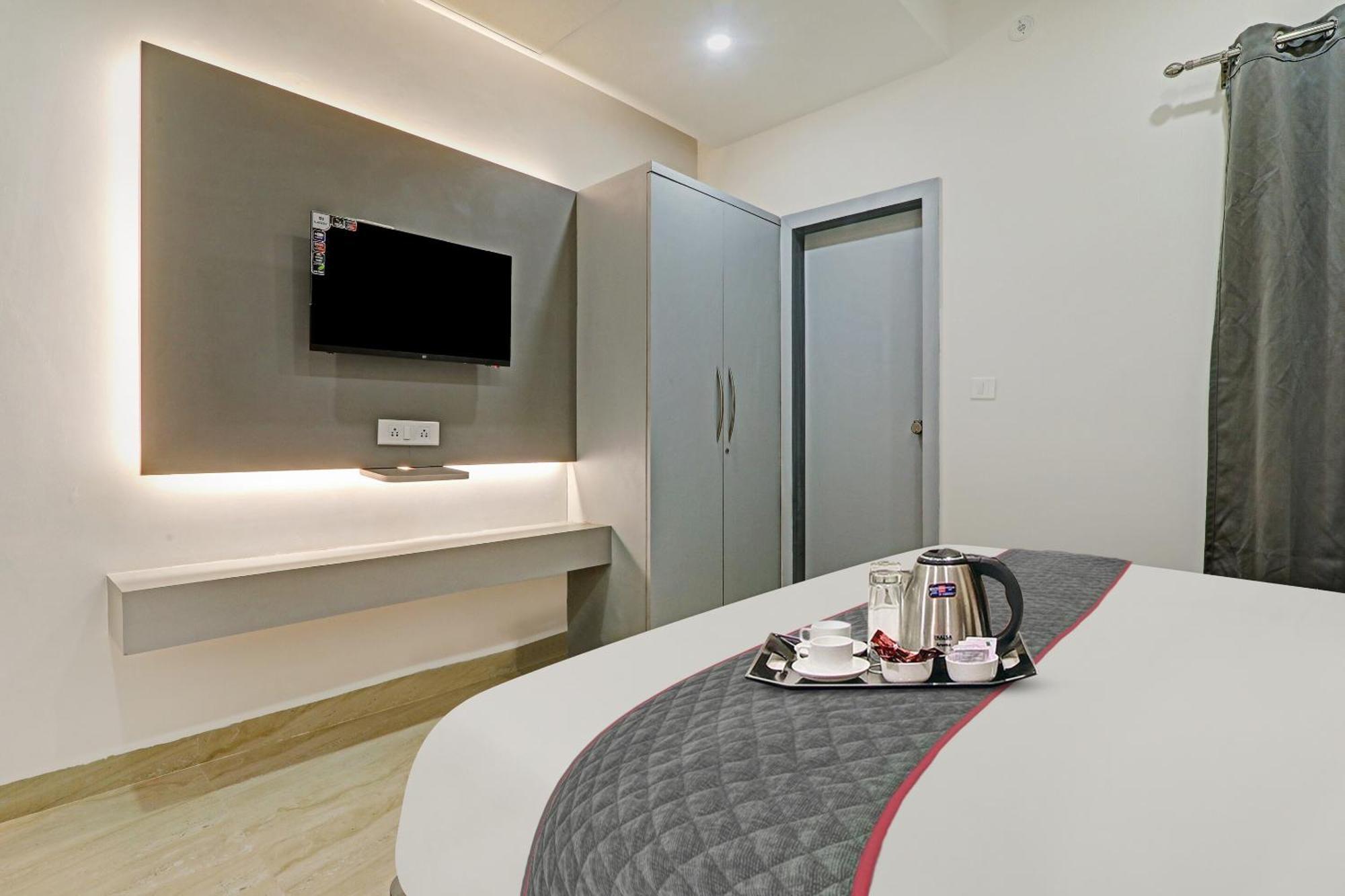 Super Townhouse Hotel Impact Chinhat المظهر الخارجي الصورة