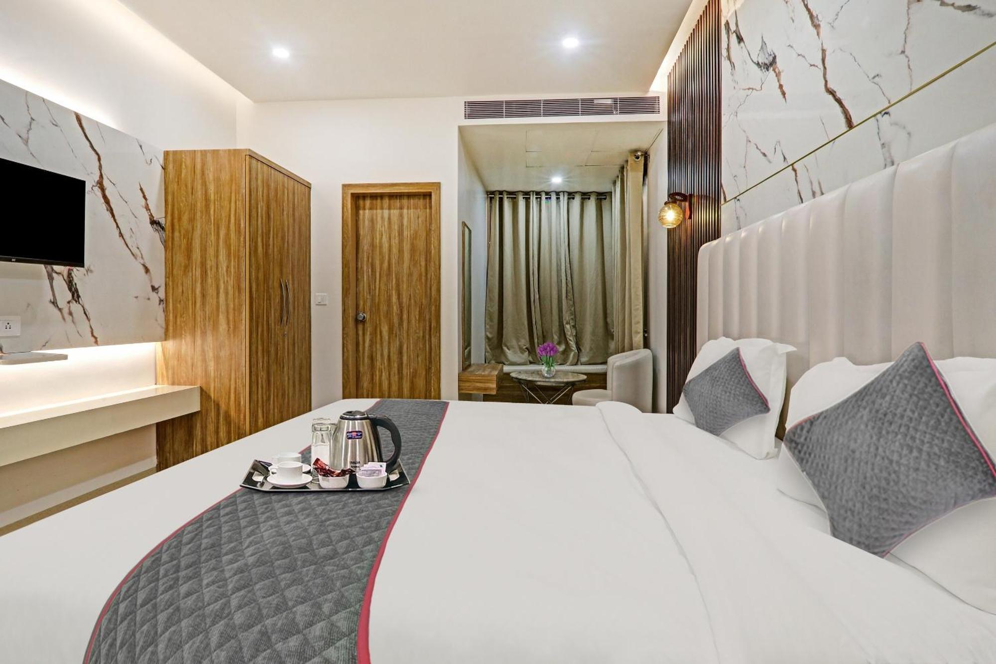Super Townhouse Hotel Impact Chinhat المظهر الخارجي الصورة