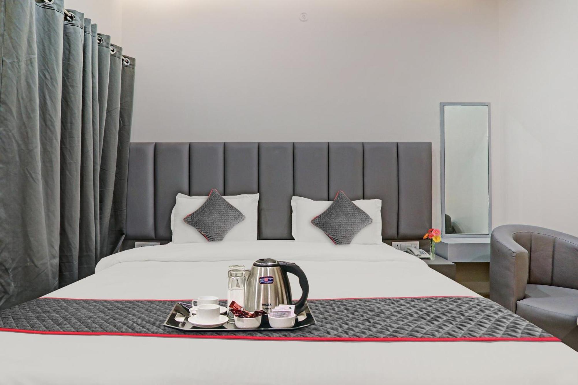 Super Townhouse Hotel Impact Chinhat المظهر الخارجي الصورة