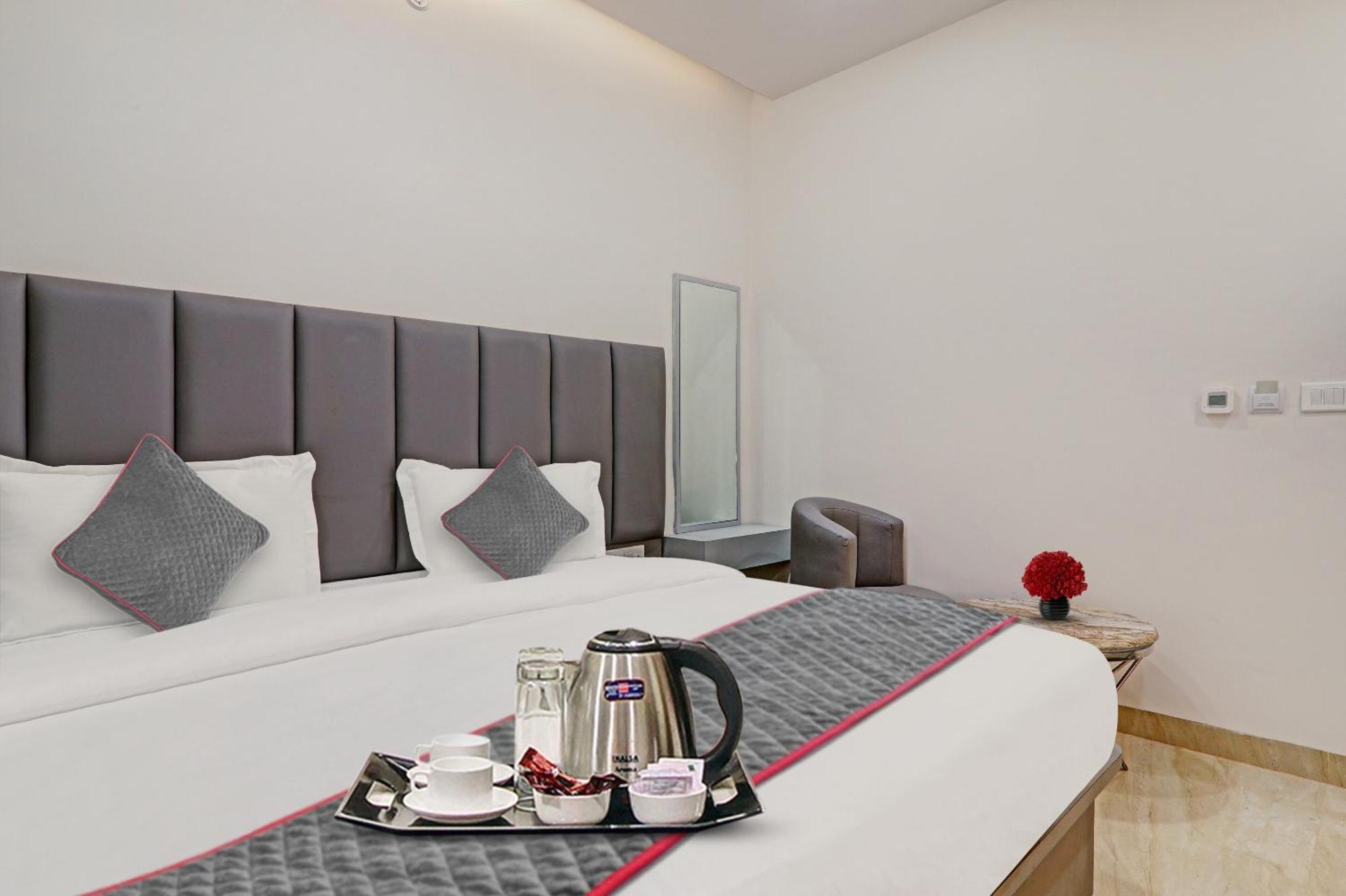 Super Townhouse Hotel Impact Chinhat المظهر الخارجي الصورة