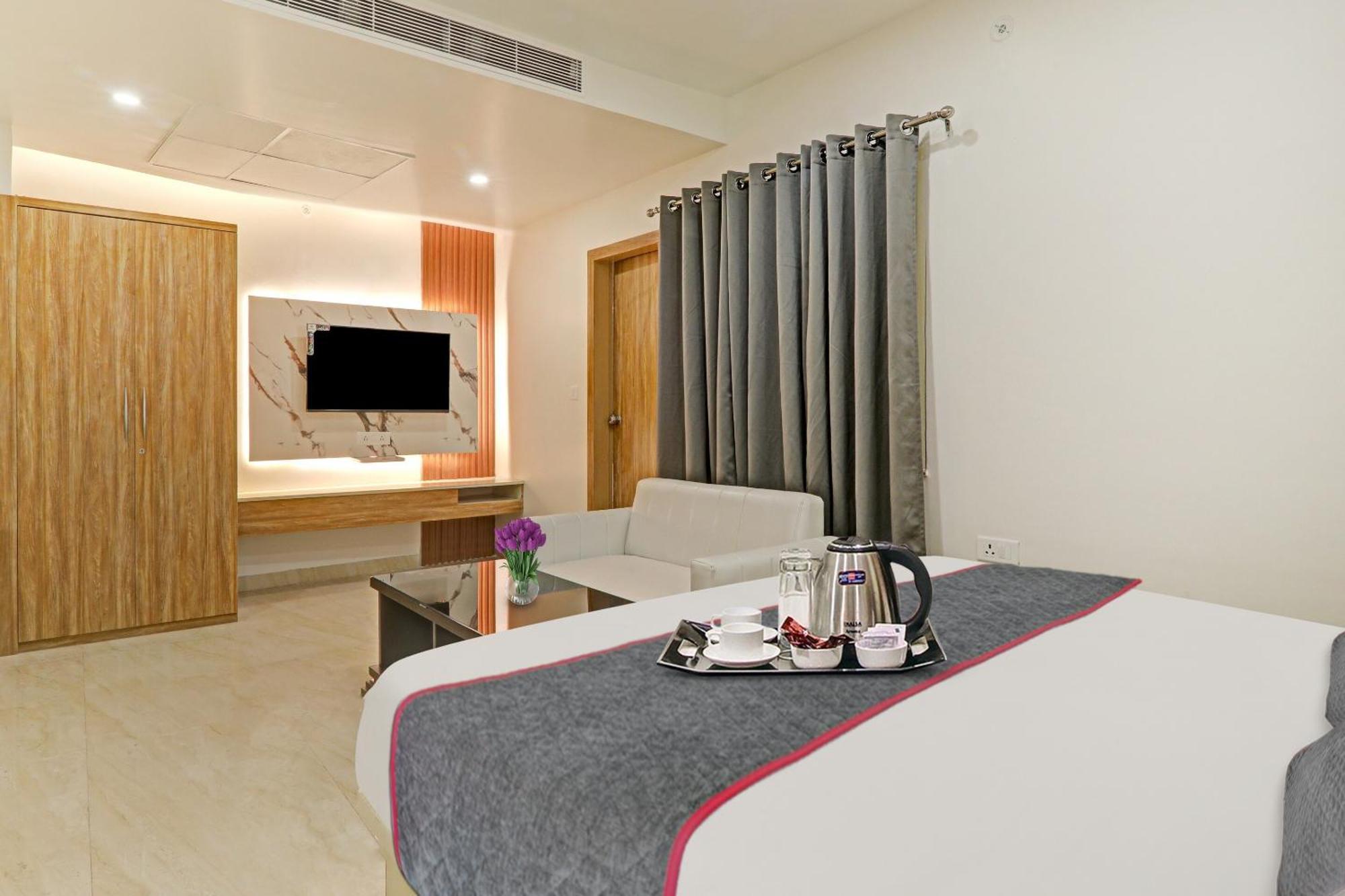 Super Townhouse Hotel Impact Chinhat المظهر الخارجي الصورة