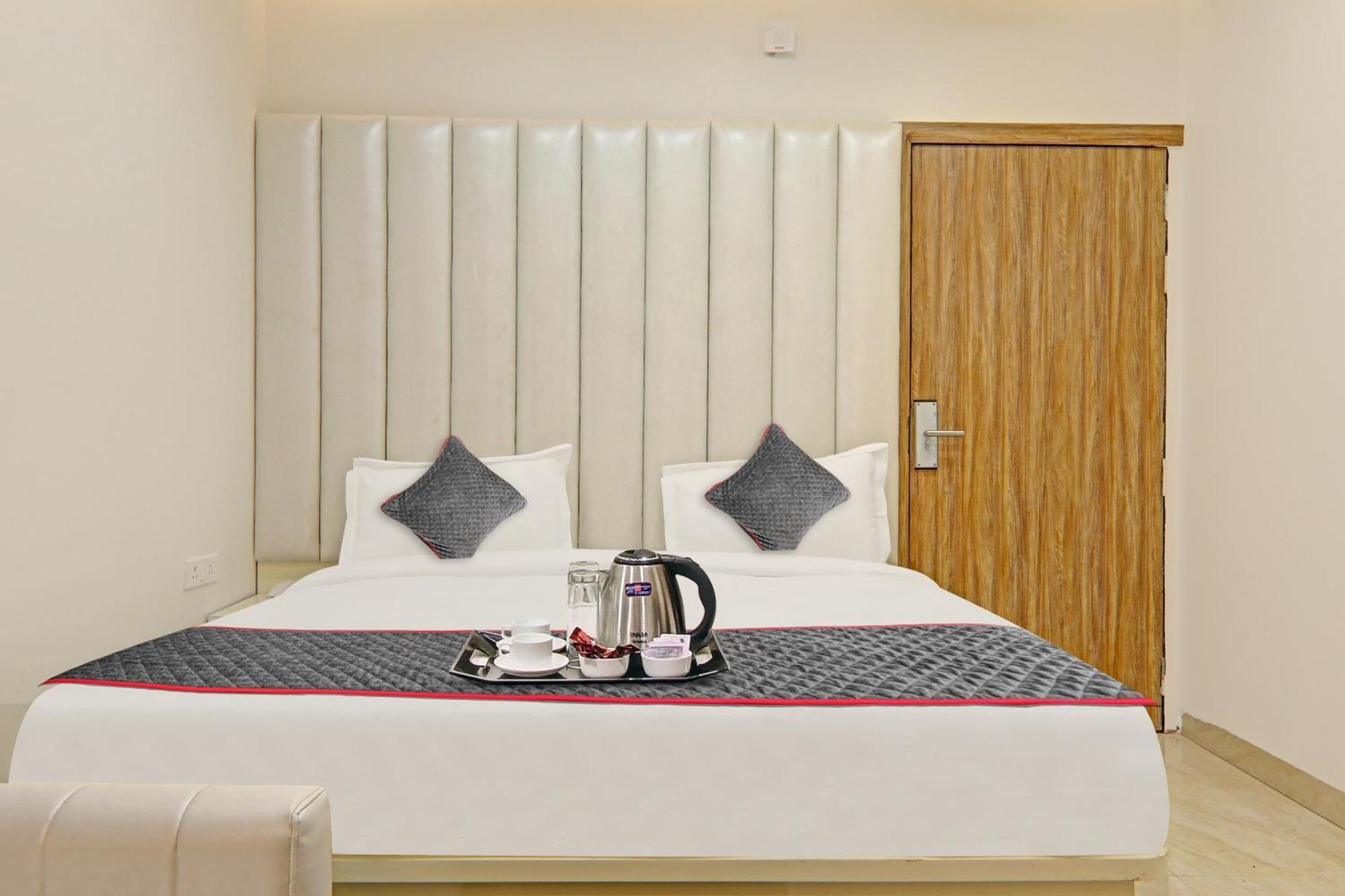 Super Townhouse Hotel Impact Chinhat المظهر الخارجي الصورة